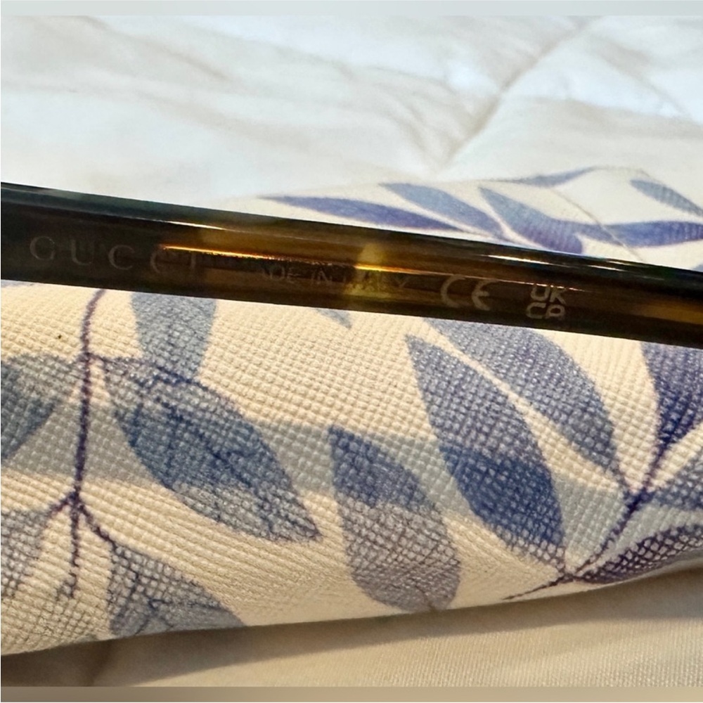 Gucci oversized Tortoise Shell Sunglasses - Picture 5 of 6